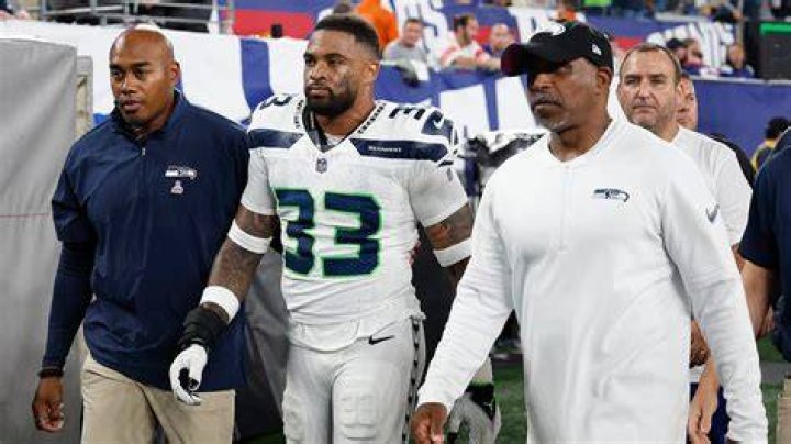 
Jamal Adams injury update: Seattle Seahawks safety ruled out after injury vs New York Giants 