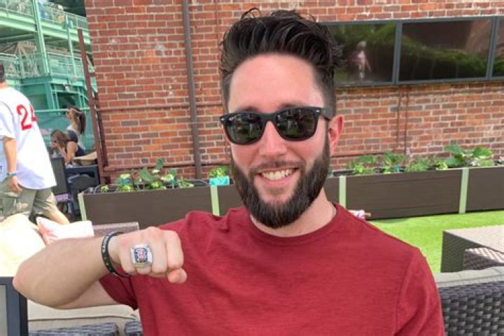 
Jared Carrabis Height, Weight, Net Worth, Age, Birthday, Wikipedia, Who, Instagram, Biography 