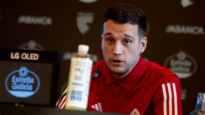 
Javier Manquillo Height, Weight, Net Worth, Age, Birthday, Wikipedia, Who, Nationality, Biography 