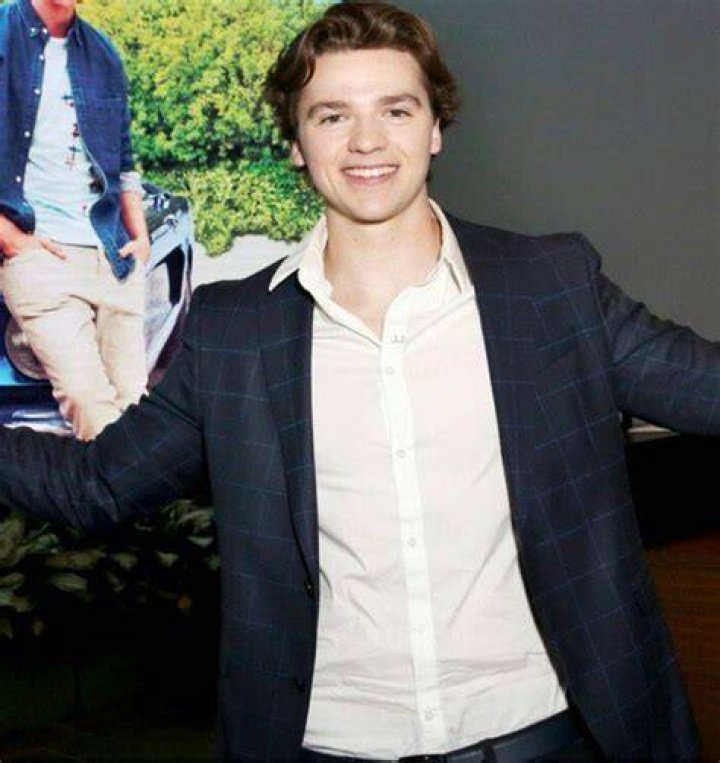 Joel Courtney Height, Weight, Net Worth, Age, Birthday, Wikipedia, Who, Instagram, Biography
