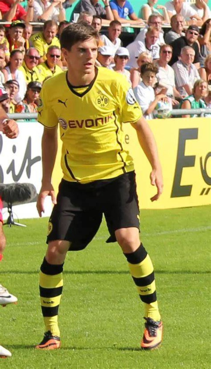 
Jonas Hofmann Height, Weight, Net Worth, Age, Birthday, Wikipedia, Who, Nationality, Biography 