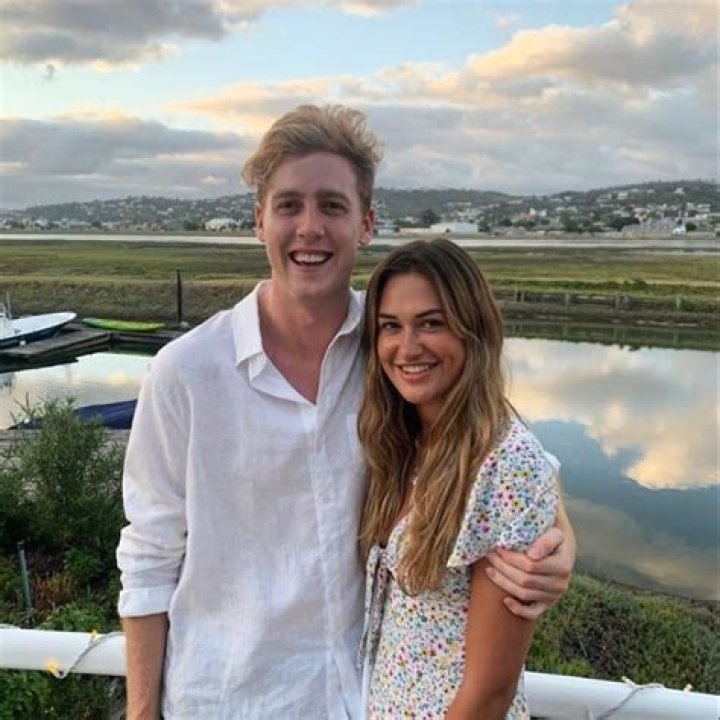 
Joshua Pieters Height, Weight, Net Worth, Age, Birthday, Wikipedia, Who, Nationality, Biography 