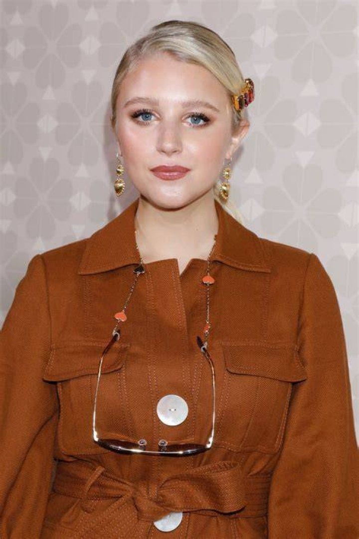 Julia Schlaepfer’s Wiki: Age, Height, Boyfriend, Net Worth