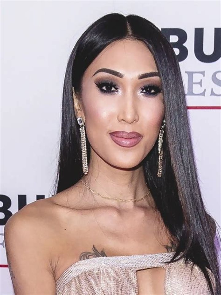 
Julie Vu Height, Weight, Net Worth, Age, Birthday, Wikipedia, Who, Instagram, Biography 