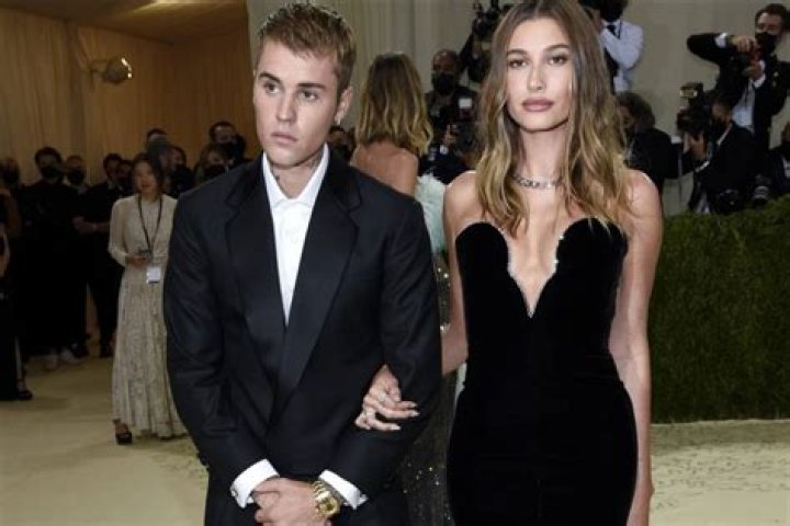 
Kliff Kingsbury Wife: Is He Married To His Girlfriend Veronica Bielik? Salary And Net Worth 