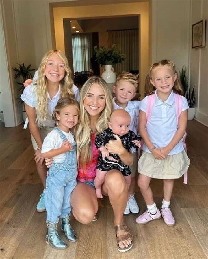 
Lauren Lopez’s Biography, Age, Height, Husband, Net Worth, Kids 