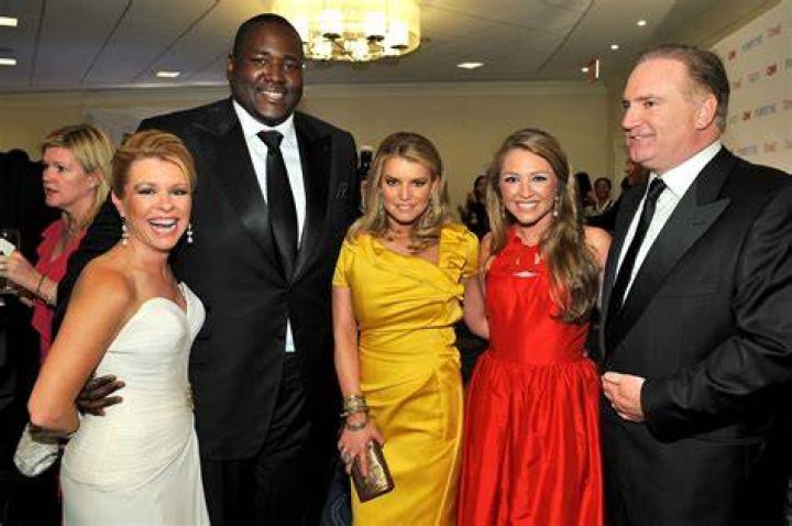 Leigh Anne Tuohy Height, Weight, Net Worth, Age, Birthday, Wikipedia, Who, Nationality, Biography