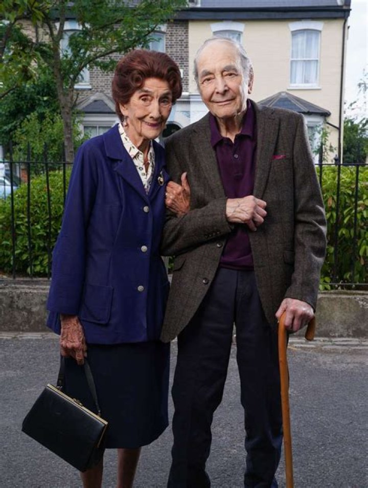 
Leonard Fenton aka Dr Legg Passed Away, Fans As Well As Fellow Actors Pour In Tribute 