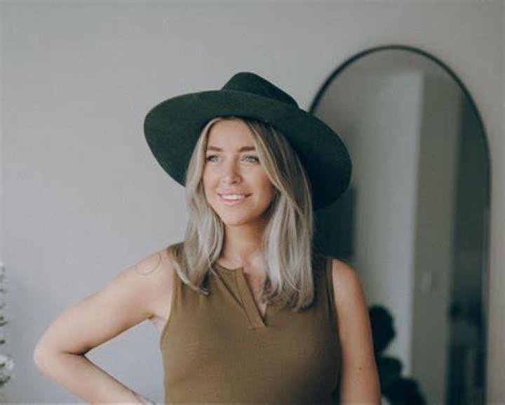 Lindsey Vecchione Height, Weight, Net Worth, Age, Birthday, Wikipedia, Who, Nationality, Biography