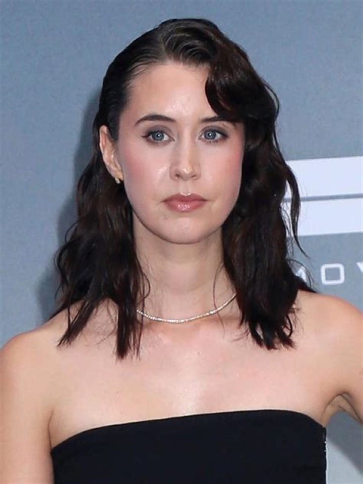 
Liz Kingsman Height, Weight, Net Worth, Age, Birthday, Wikipedia, Who, Nationality, Biography 