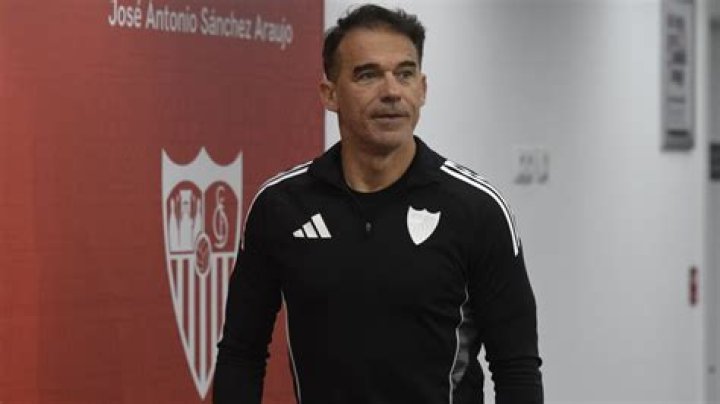
Luis Garcia Plaza Height, Weight, Net Worth, Age, Birthday, Wikipedia, Who, Nationality, Biography 