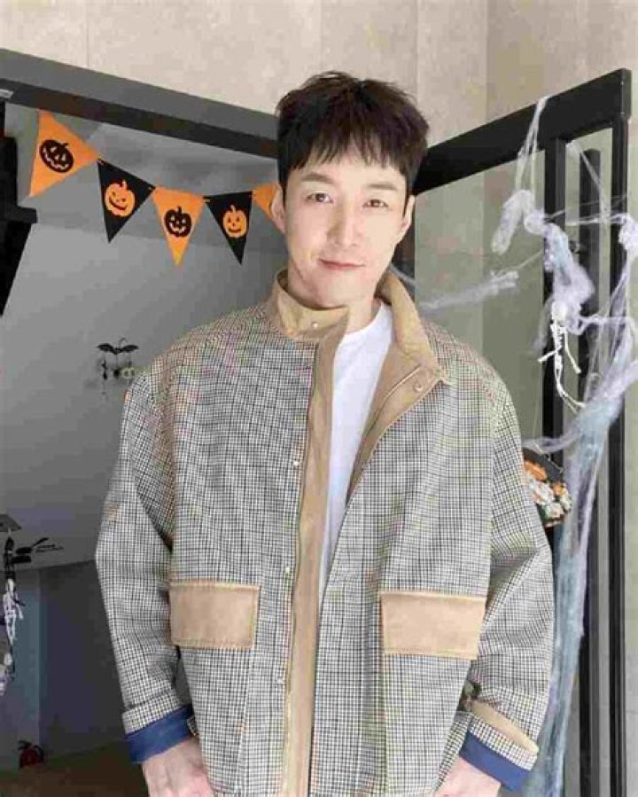 
Mana Shim Height, Weight, Net Worth, Age, Birthday, Wikipedia, Who, Nationality, Biography 