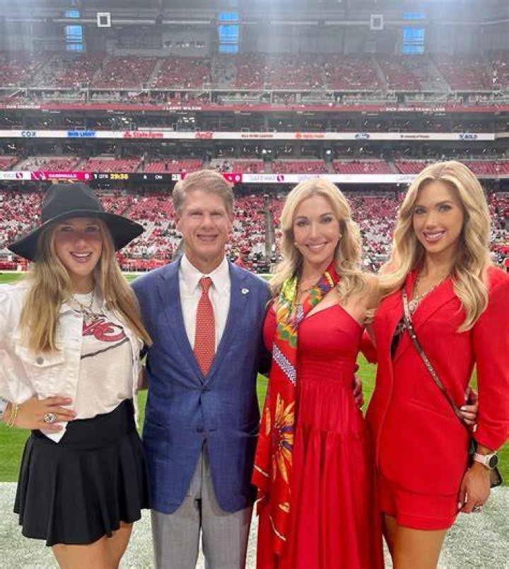 Meet Clark Hunt’s Two Daughters : Gracie And Ava Hunt