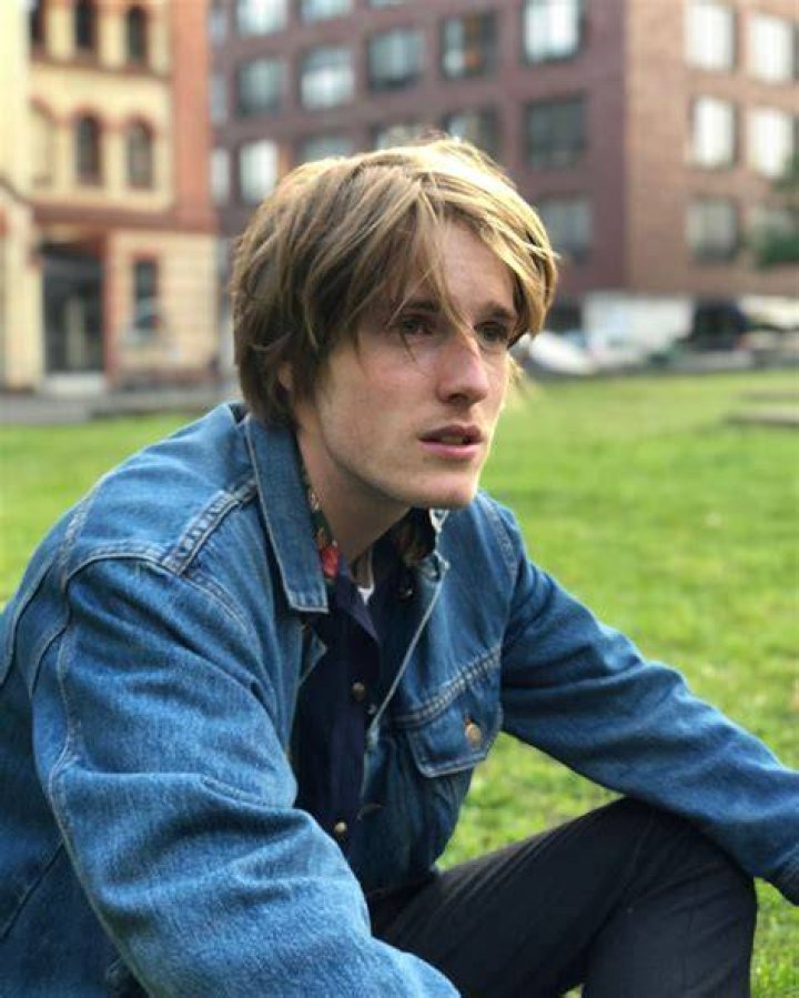 
Meet German Actor Louis Hofmann: Age, Family, Net Worth 
