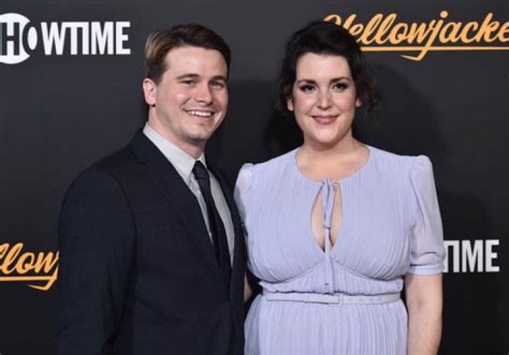 
Melanie Lynskey Net Worth: What Is The Fortune Of The Actress And Wife Of Jason Ritter? 