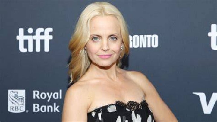 
Mena Suvari’s Past Relationships Are Discussed As The “American Beauty” Star Discusses Being Used By An Abusive Boyfriend. 