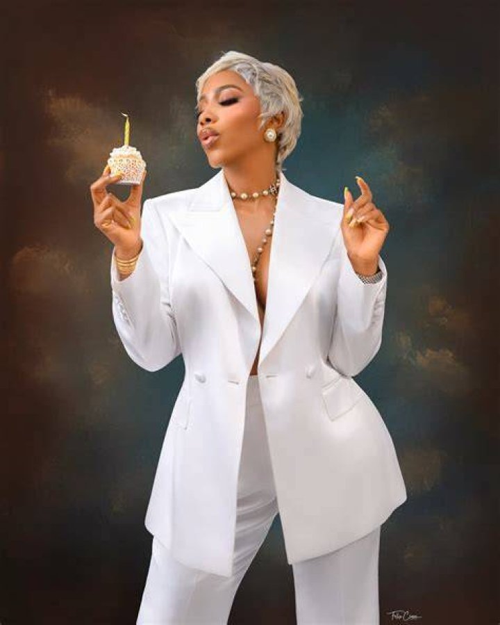 
Mercy Eke Flaunts New Outfit On IG 