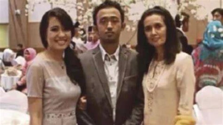 
MH370 pilot family: Who are Faizah Khan and Aishah Zaharie? 