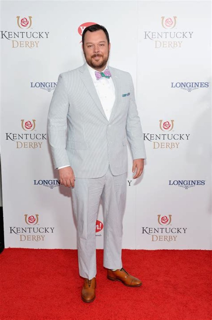 Michael Gladis Height, Weight, Net Worth, Age, Birthday, Wikipedia, Who, Nationality, Biography