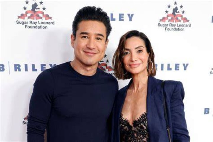 
MMA Fighter Raush Manfio Wife Michele Manfio And Daughters, Couple Sharing 12 Years Of Togetherness 