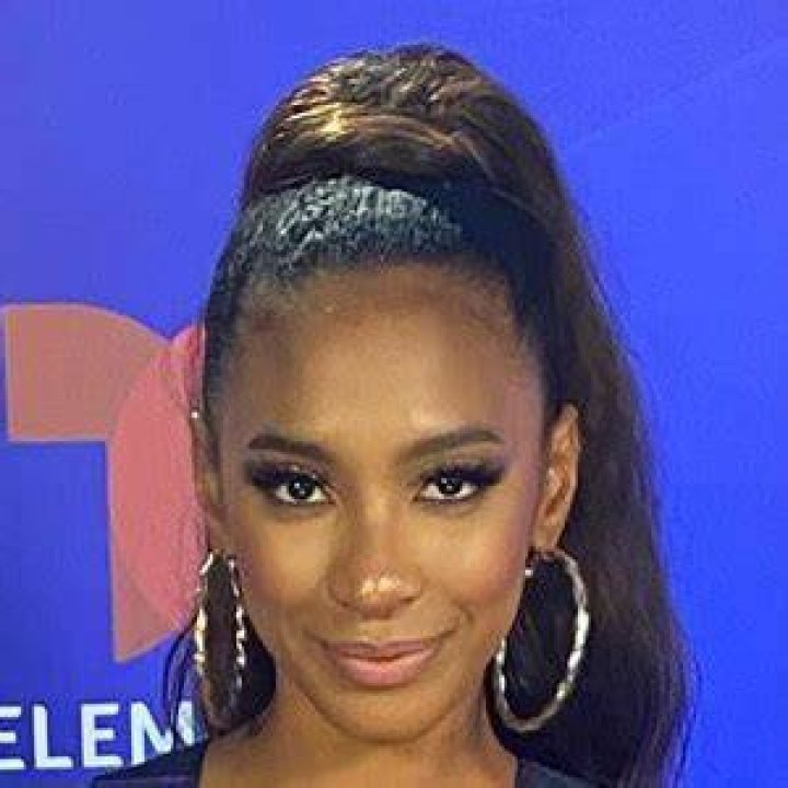 Monique Pauzé Height, Weight, Net Worth, Age, Birthday, Wikipedia, Who, Instagram, Biography