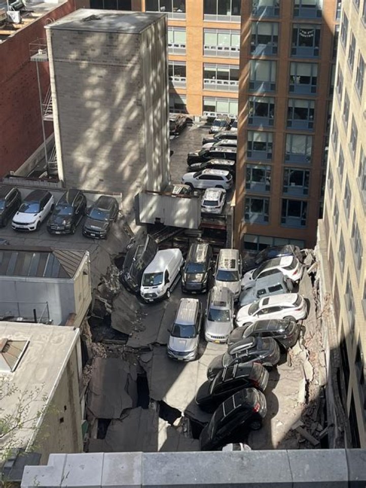 
Multi storey car park collapse in Manhattan, New York: One dead, multiple injuries 