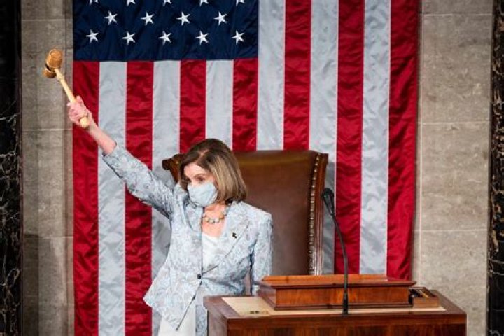 
Nancy Pelosi Clarifies She’s Not Planning to Leave Congress, Only Deciding Whether to Keep Leadership Role 