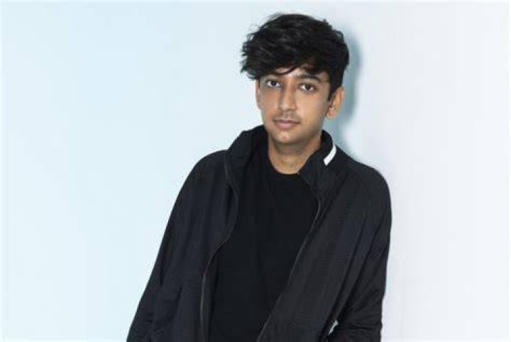 
Nik Dodani’s Wiki Biography, ethnicity, net worth, dating. Gay? 