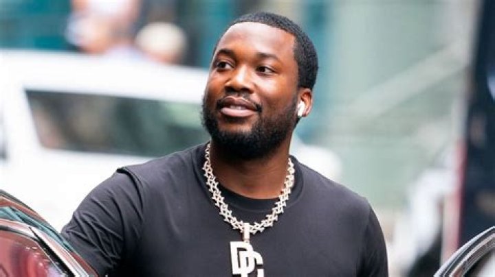 
“No one should have to spend the holidays in jail”: Meek Mill bails out 20 Philadelphia women for Christmas 