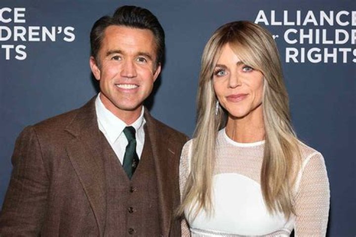 
No, Rob McElhenney Is Not Gay, He Is Married To Kaitlin Olson, Kids And Net Worth 