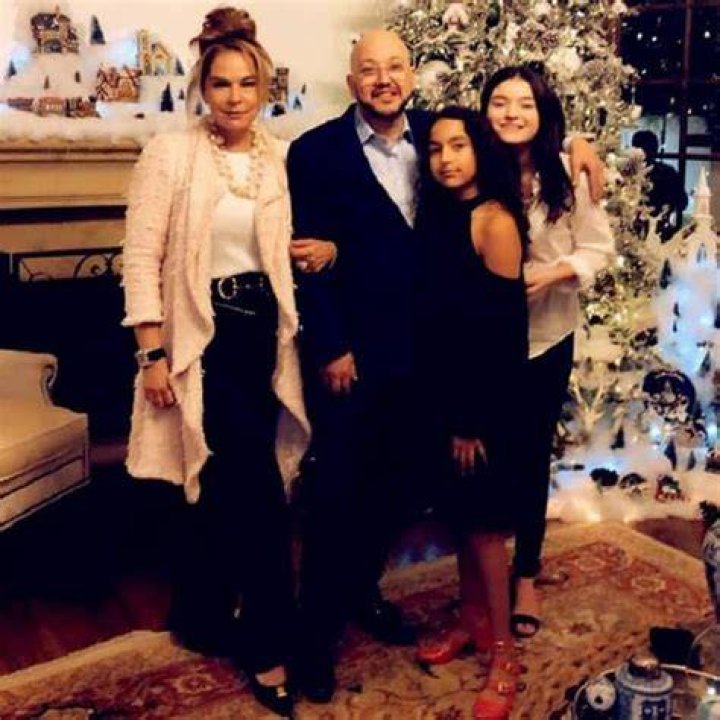 Pepe Garza is Married to Wife: Elisa Beristain. Kids: Ivanna, Isabella
