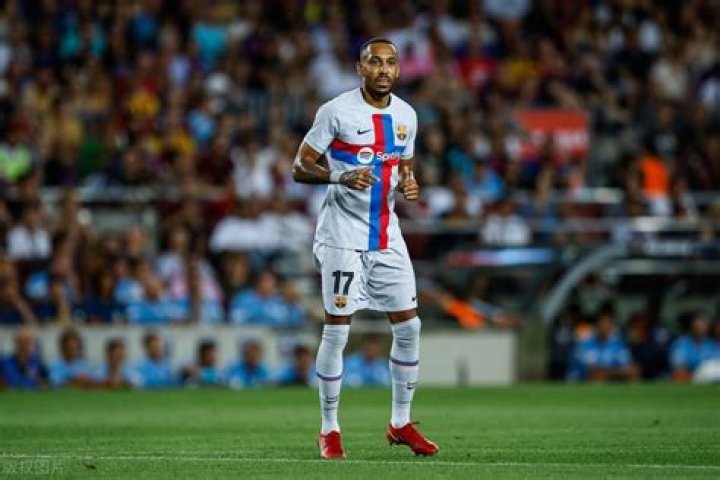 
Pierre-Emerick Aubameyang Joins Chelsea From Barcelona 