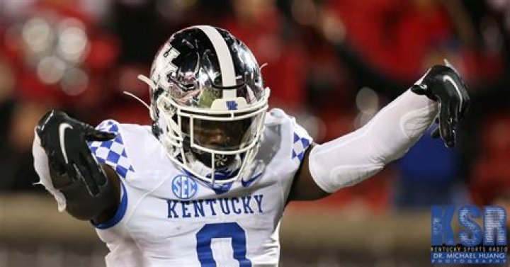 
Running Back Kavosiey Smoke Is From Wetumpka Alabama: Here Are Top 10 Facts About The Footballer 