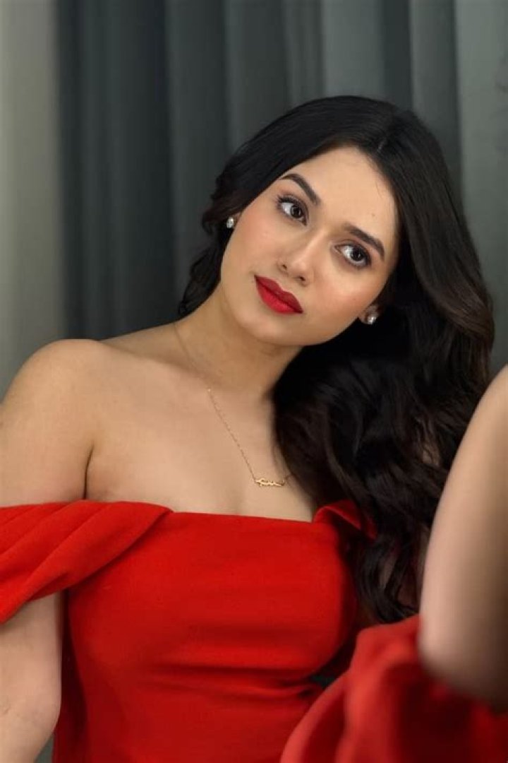 
Sakshi Shivdasani Height, Weight, Net Worth, Age, Birthday, Wikipedia, Who, Nationality, Biography 