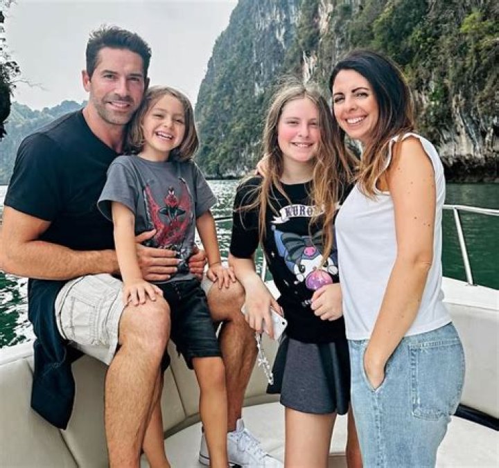 
Scott Adkins is Married to Wife: Lisa Adkins. Kids 
