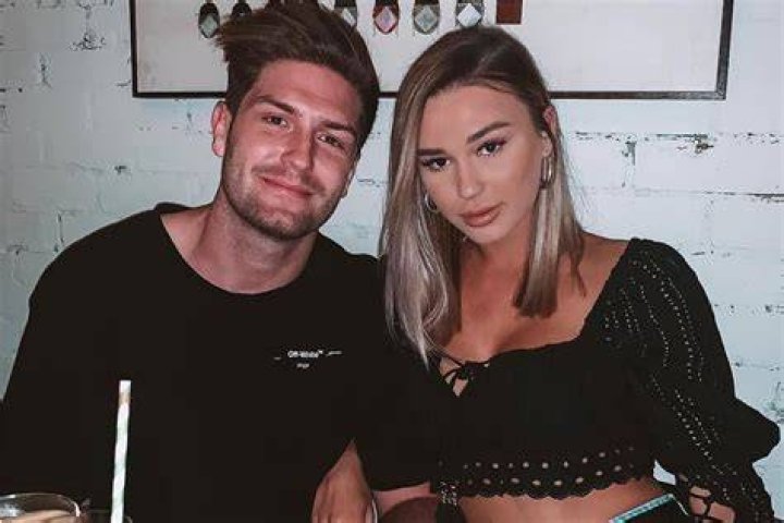 
Shani Grimmond Boyfriend Jacob Tompkins Is A Sunshine Coast DJ 