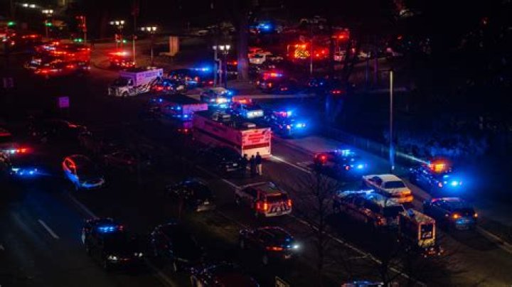 
Surveillance footage shows deadly Brooklyn car crash that left 2 dead and 5 injured 
