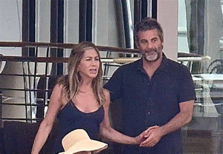 
Tate Donovan’s Net Worth – Was Jennifer Aniston’s partner for 3yrs 
