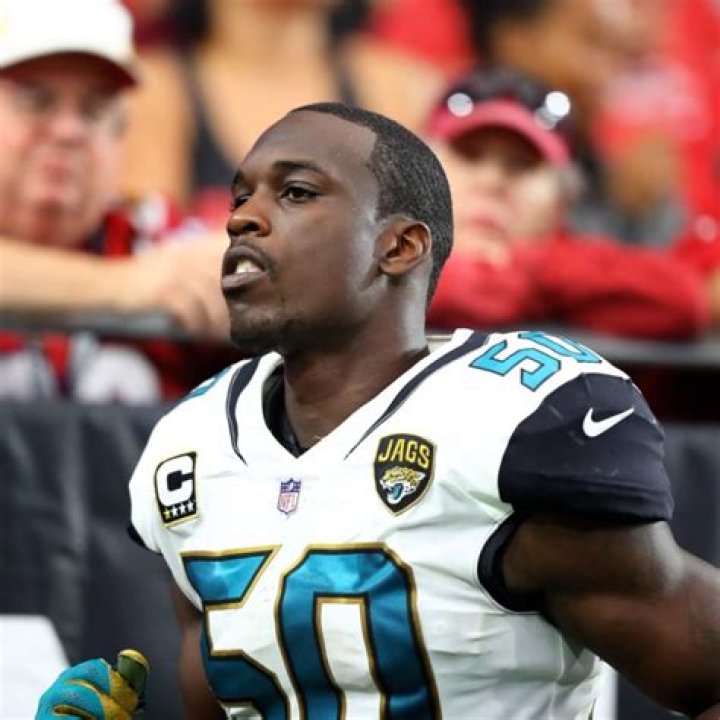 
Telvin Smith Height, Weight, Net Worth, Age, Birthday, Wikipedia, Who, Nationality, Biography 