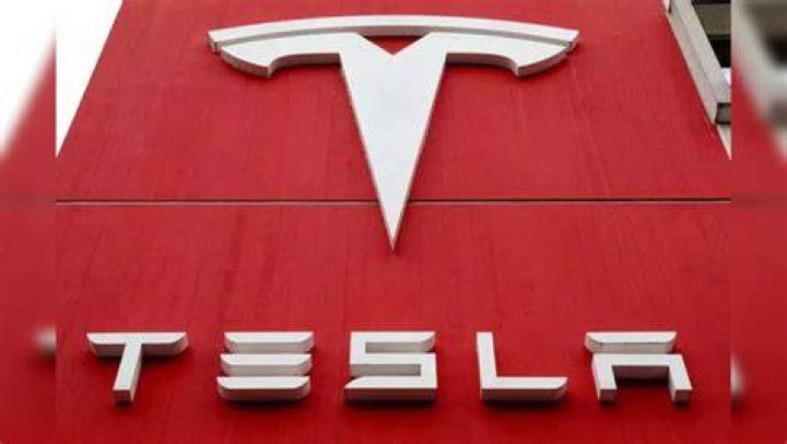 
Tesla not recalling 1.1 mn cars, only issuing a tiny software update: Musk (Ld) 