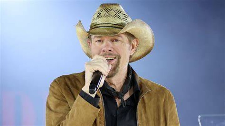 
Toby Keith Health Update 2022: His Illness And Cancer Condition Explained! 