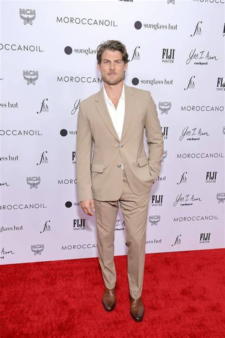 Travis Van Winkle Height, Weight, Net Worth, Age, Birthday, Wikipedia, Who, Instagram, Biography