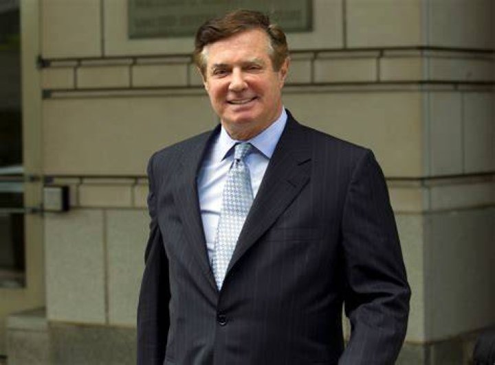 
Trump Aid Paul Manafort Removed From Plane Over Revoked Passport, Is He Going To Jail? 