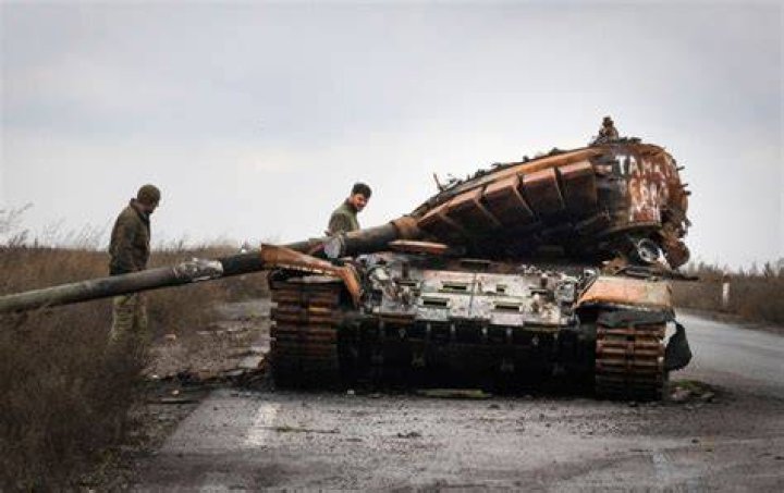 
Ukraine: Barrage of Russian strikes on key infrastructure 