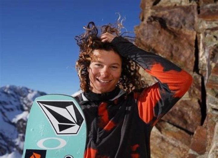 
Valentino Guseli Height, Weight, Net Worth, Age, Birthday, Wikipedia, Who, Nationality, Biography 