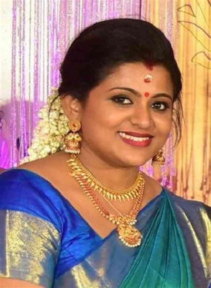Veena Nair Height, Weight, Net Worth, Age, Birthday, Wikipedia, Who, Instagram, Biography