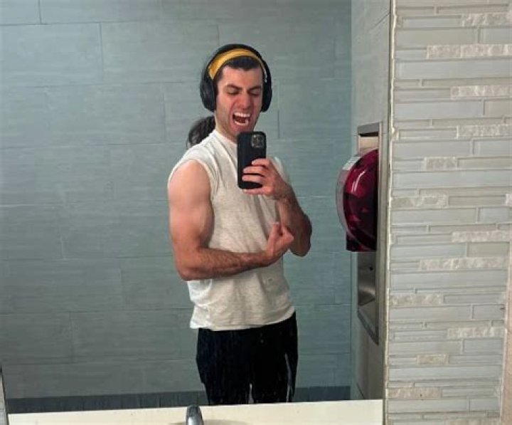 
Vinny Marchi Height, Weight, Net Worth, Age, Birthday, Wikipedia, Who, Nationality, Biography 