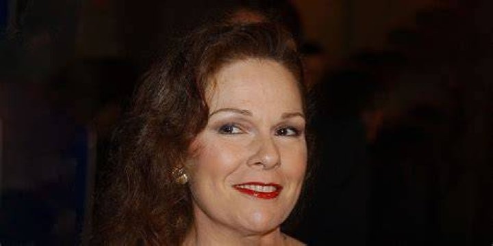 What happened to Karen Lynn Gorney? Husband, Net Worth