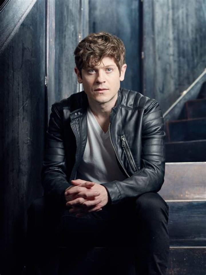 What Is Iwan Rheon Net Worth In 2022? Career Earnings