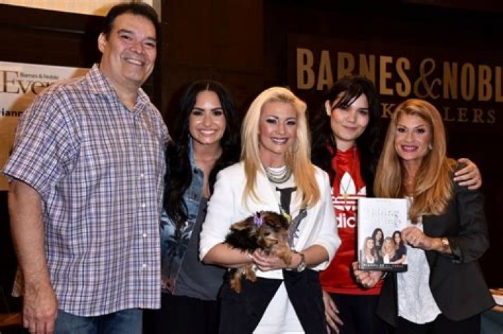 Who are Demi Lovatos Parents? Demi Lovato Biography, Parents Name, Nationality and More